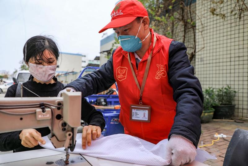 戰疫深圳人 ｜義工郭建庚的一天：為防疫物資生產盡一份心力